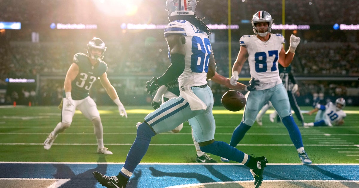 Dallas Cowboys WR CeeDee Lamb throws shade after losing ball in sun as Jerry Jones bristles over curtains