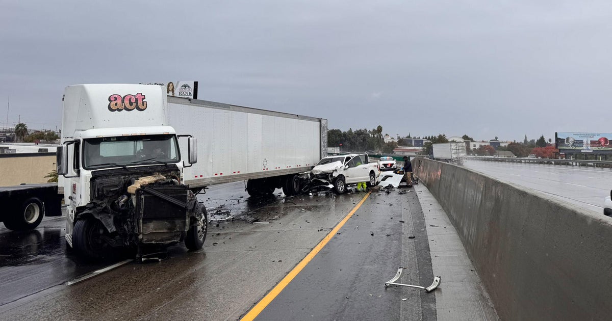 Highway 99 traffic backing up from Ripon to Modesto after big rig crash