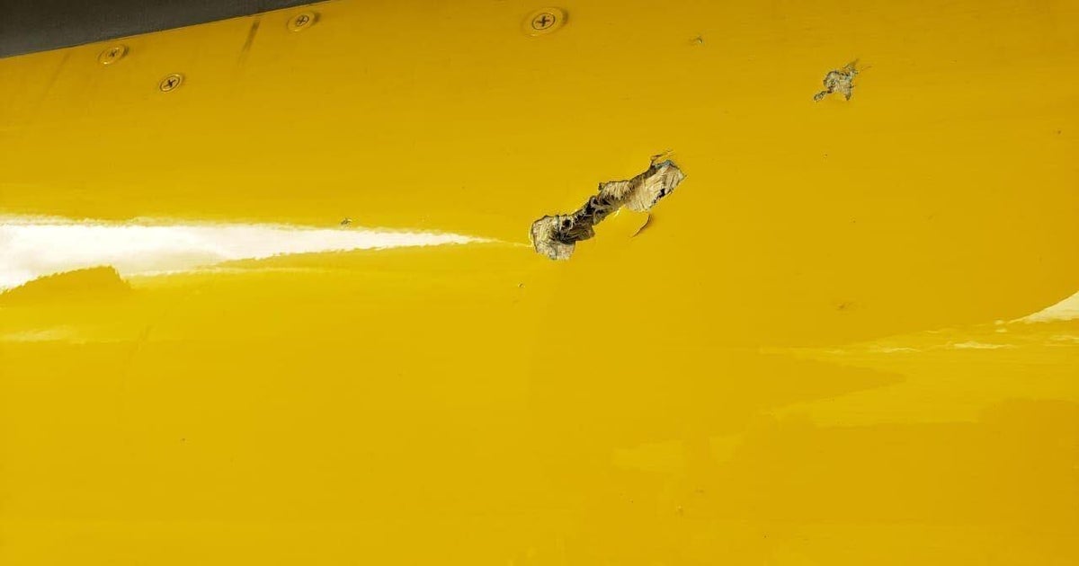 Spirit Airlines'ın Florida'dan Haiti'ye giden uçağı, inmeye çalışırken silahla vuruldu ve Dominik Cumhuriyeti'ne yöneldi