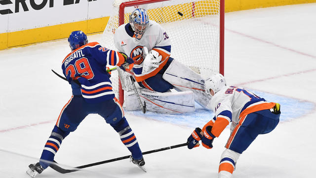 New York Islanders v Edmonton Oilers 