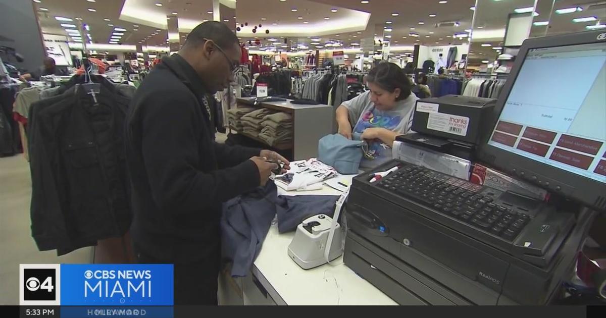 Florida officials warn shoppers about holiday scammers and thieves