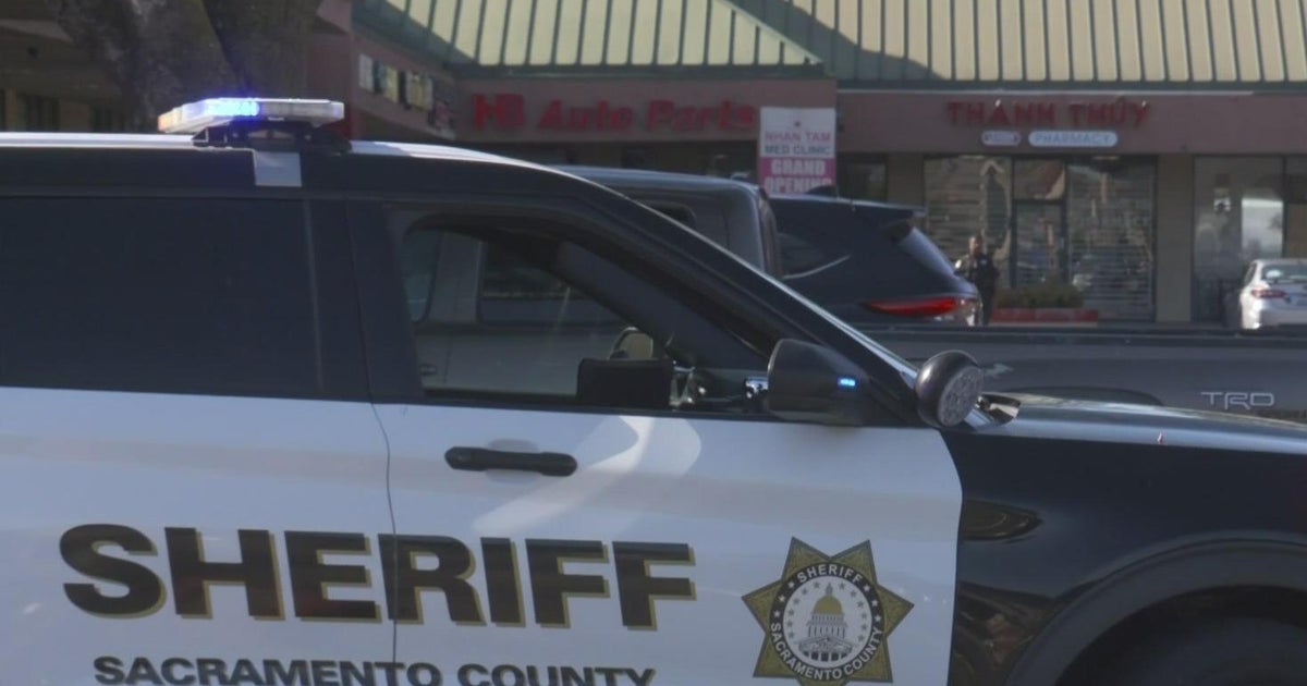 South Sacramento jewelry store employee killed in shooting during robbery