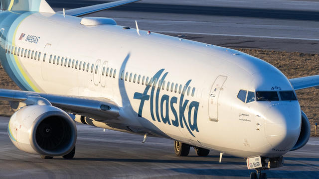 Alaska Airlines Boeing 737-900ER close-up view 