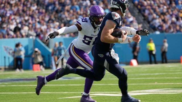 VIkings Titans Football