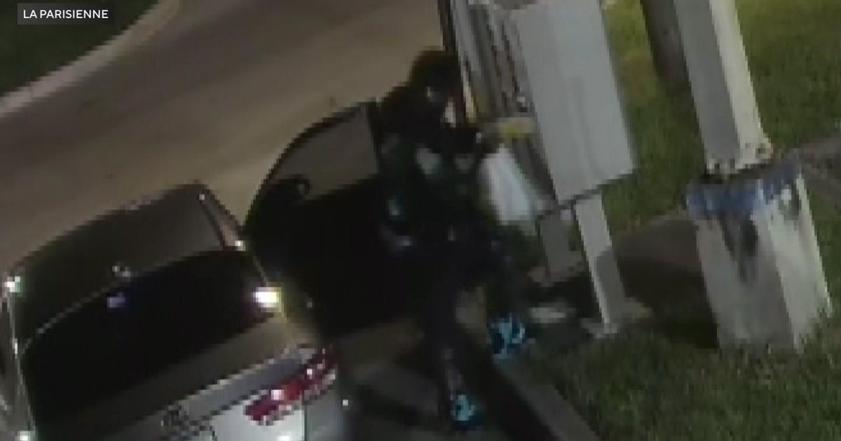 Mail thieves strike North Miami Beach businesses again, prompting federal investigation Mail thieves strike North Miami Beach businesses again, prompting federal investigation
