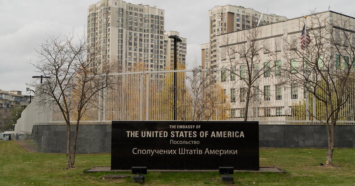 U.S. closes embassy in Kyiv amid warnings of "significant" Russian air attack