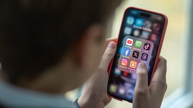 Plan To Ban Use Of Mobile Phones In Schools In England
