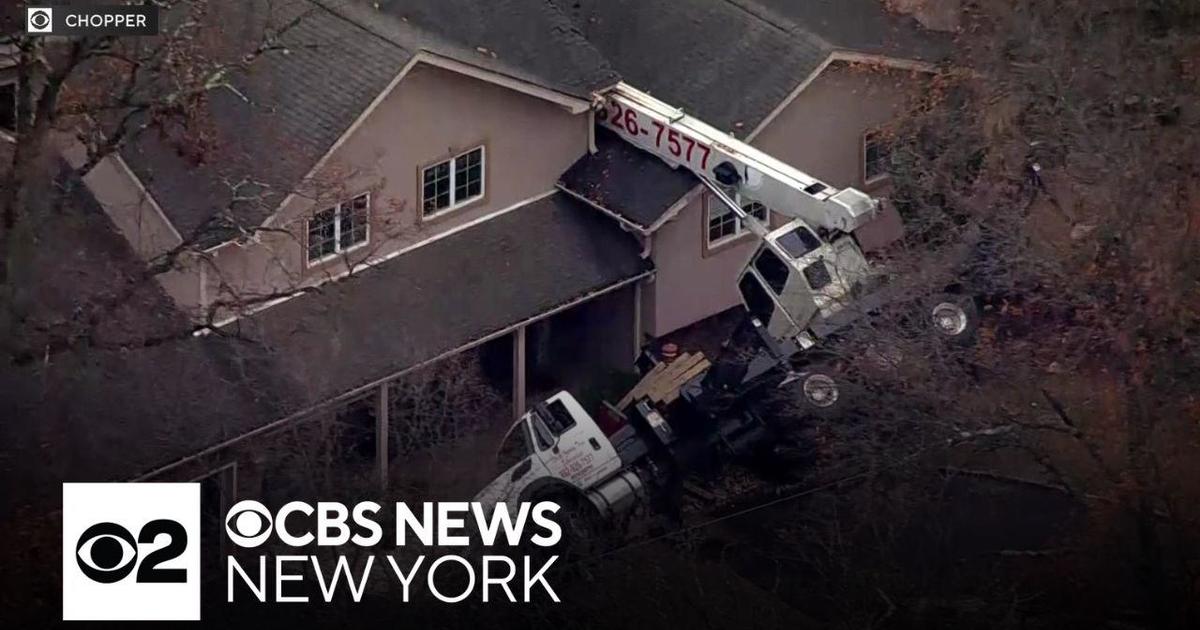 Crane crashes onto home in Morris County, New Jersey