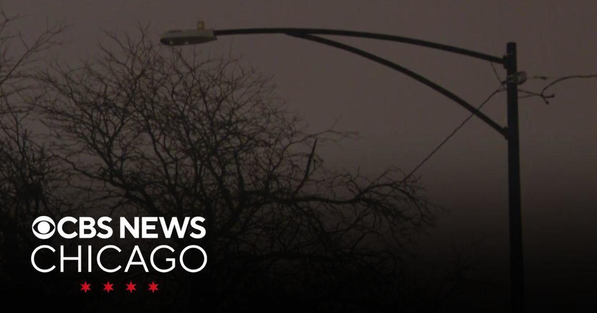 Neighbors in South Side Chicago call unreliable street lighting a safety problem