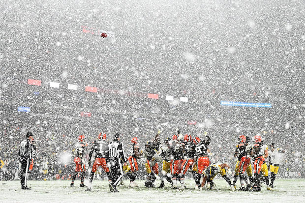 Pittsburgh Steelers v Cleveland Browns 