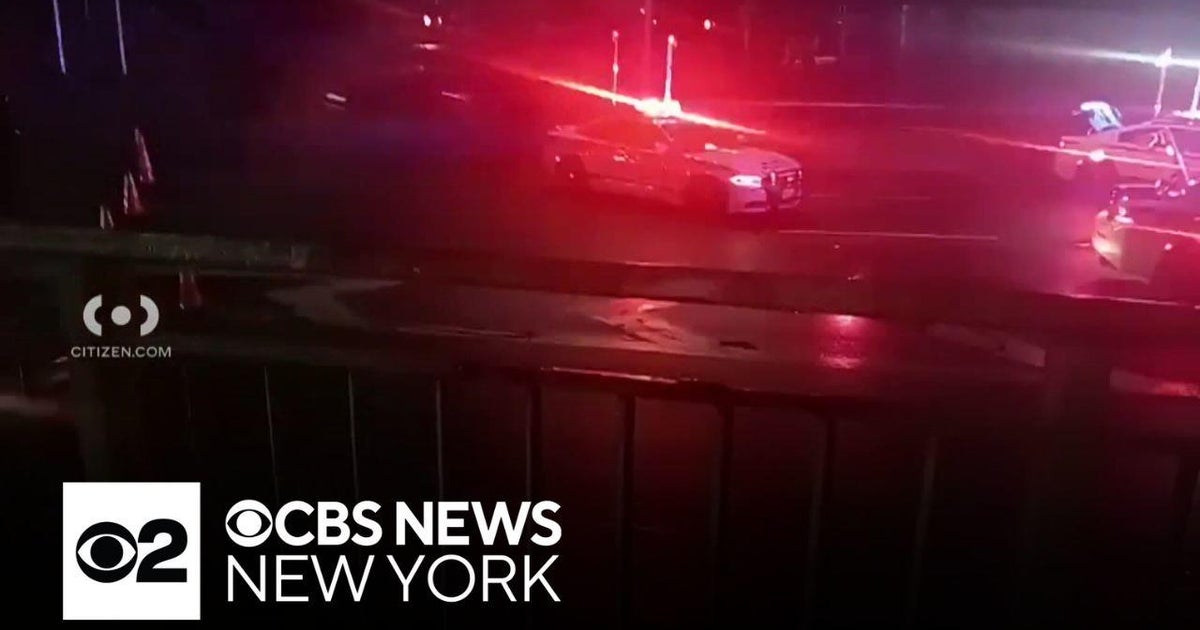 Woman killed after jumping out of vehicle in Queens - CBS New York