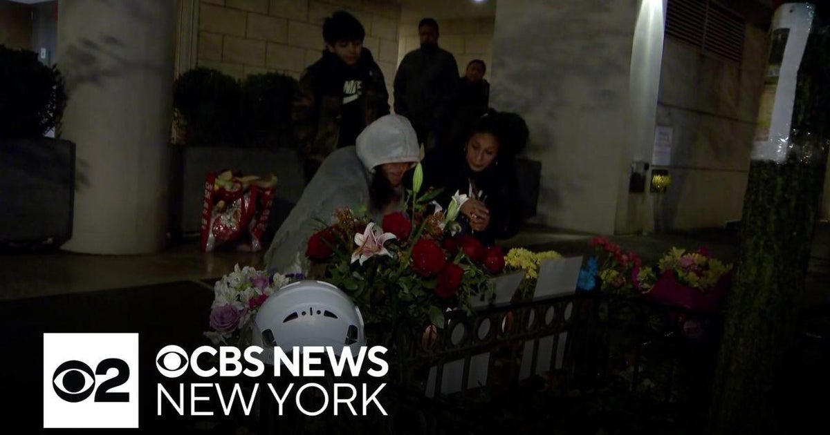 Vigil held for victim in NYC stabbing rampage - CBS New York