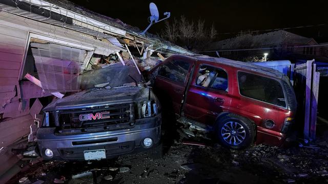 aurora-vehicle-into-building-aurora-fire-rescue.jpg 