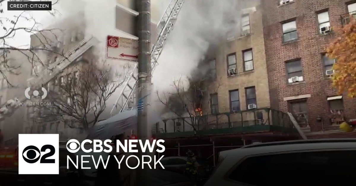 More than a dozen hurt in Inwood apartment fire - CBS New York