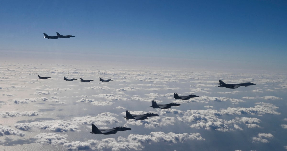 11 Rus ve Çin savaş uçağı Güney Kore'nin hava savunma bölgesinde uçarken savaş uçakları da karıştı