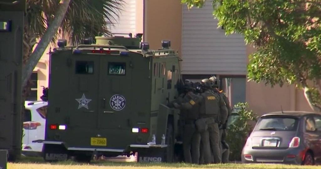 Florida SWAT sniper shot, killed man who fired 200 shots into homes Florida SWAT sniper shot, killed man who fired 200 shots into homes