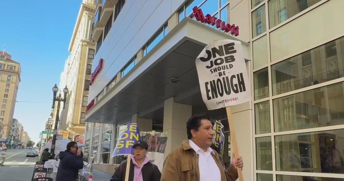 Hotel workers strike in San Francisco on Thanksgiving