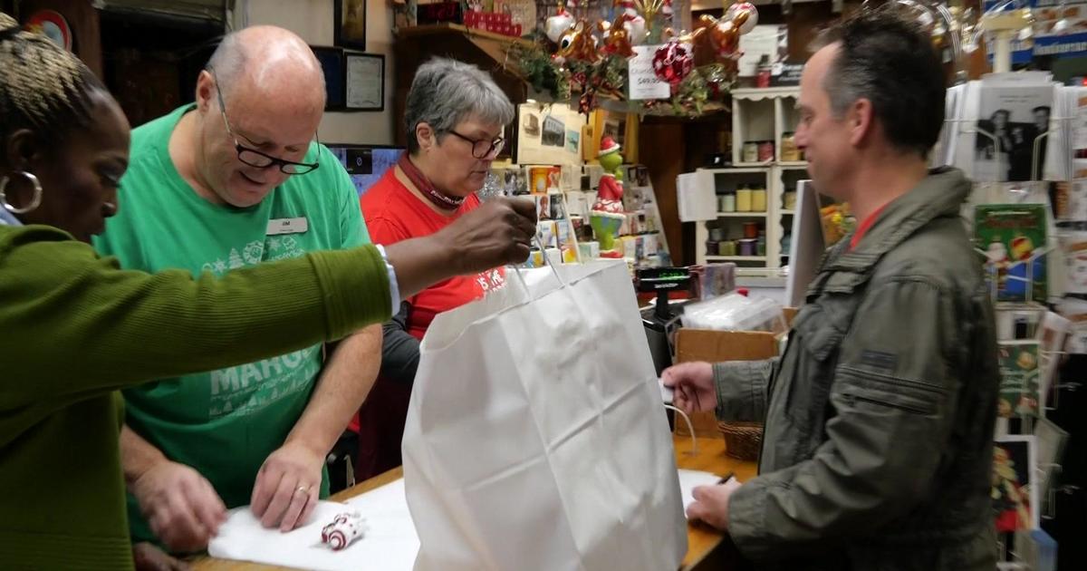 Folsom shuts down street to support local shops on Small Business Saturday