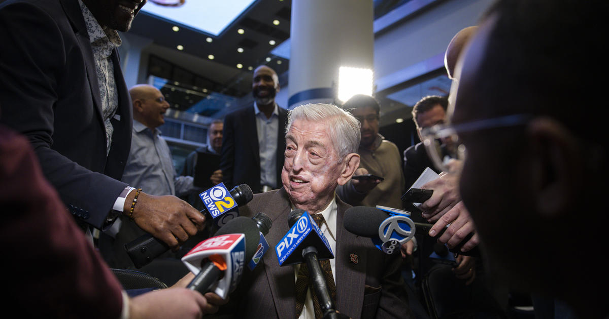 St. John's Basketball Coach Lou Carnesecca Dies at 99