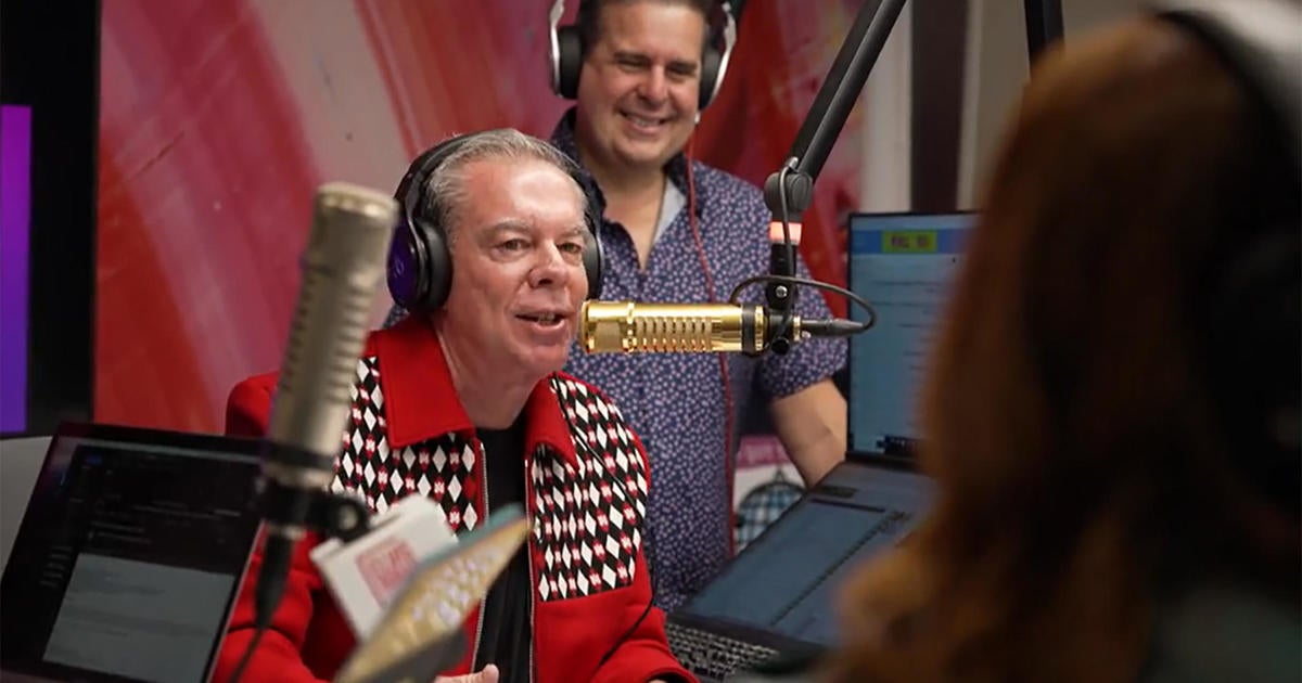 Elvis Duran on the magic of radio