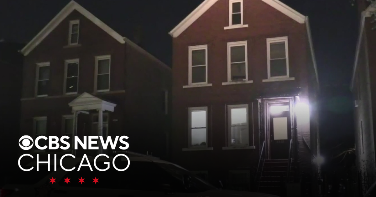 14-year-old boy shot and killed inside Little Village apartment - CBS ...