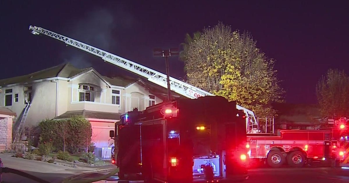 2 firefighters injured while battling house fire in Elk Grove