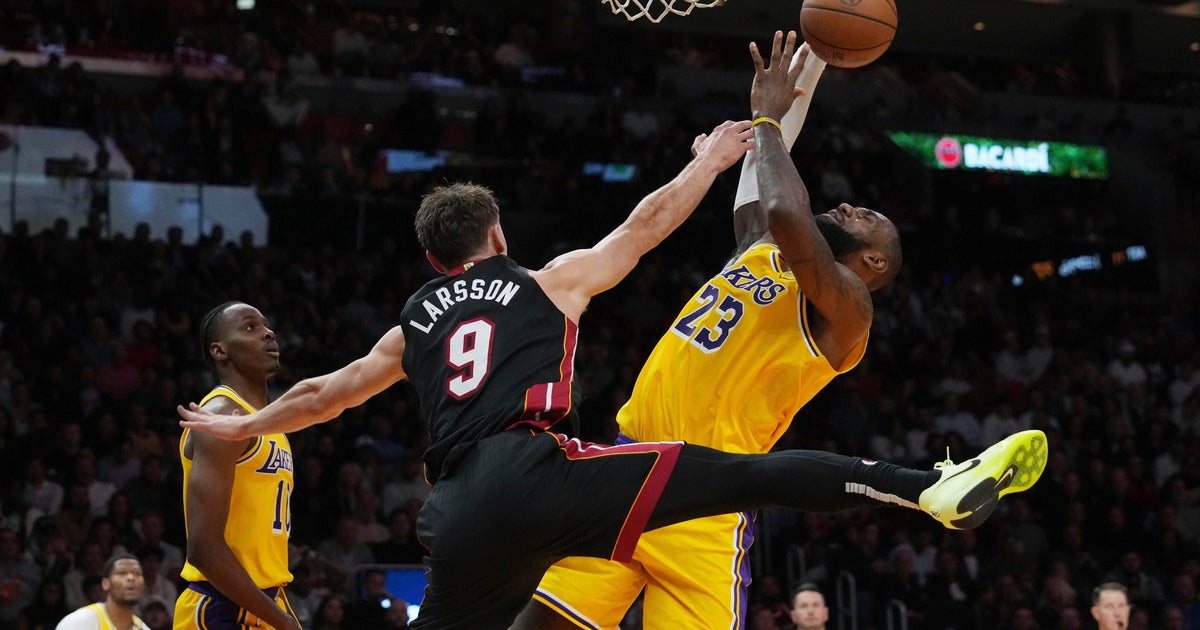 Heat roll past LeBron’s struggling Lakers 134-93 Heat roll past LeBron’s struggling Lakers 134-93