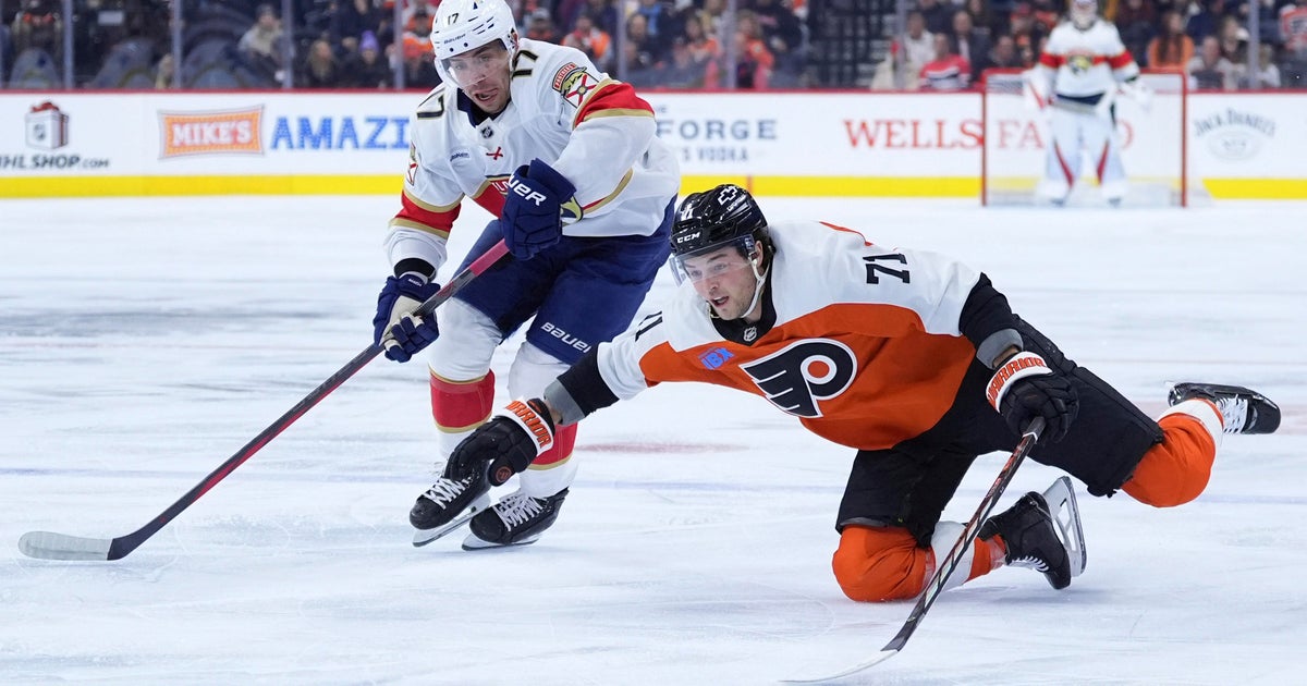 Panthers rally with 3 goals in final minutes to top Flyers 7-5 Panthers rally with 3 goals in final minutes to top Flyers 7-5