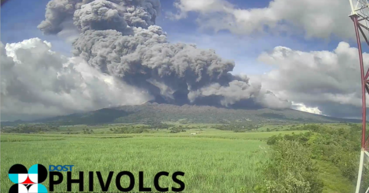 Tens of thousands of people evacuated as Philippines volcano erupts