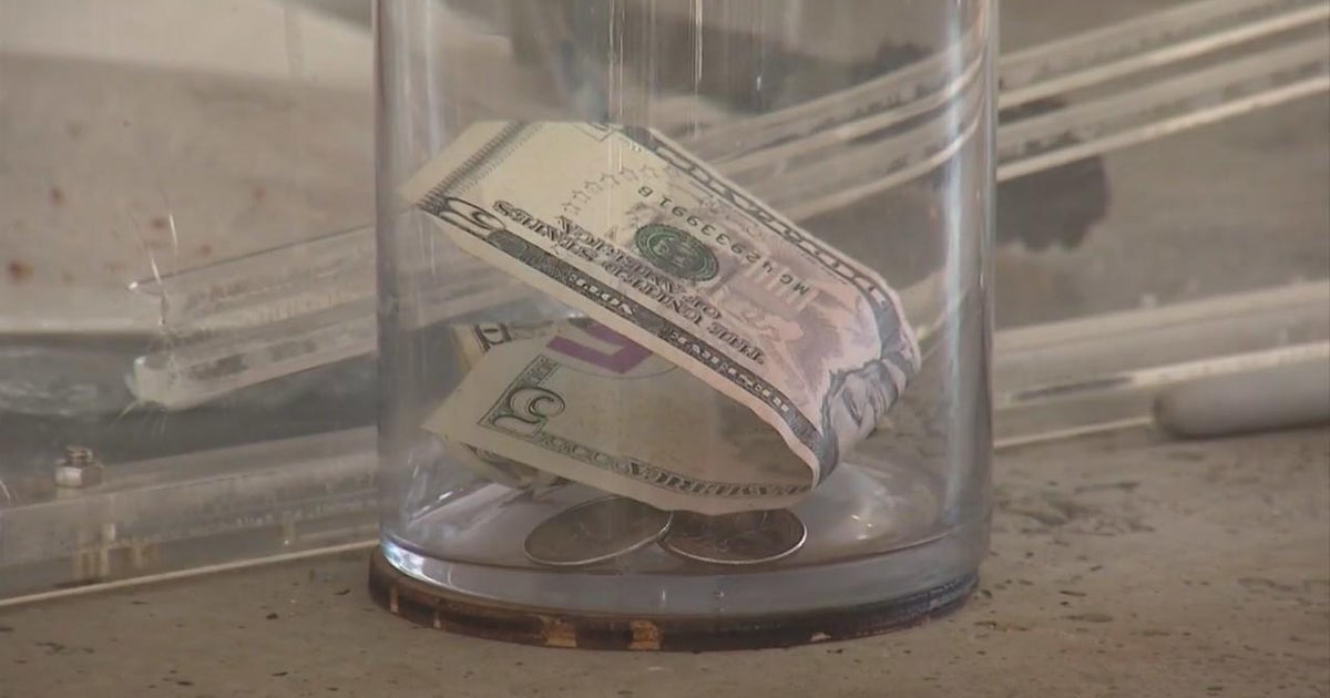 More Americans plan to give out holiday tips this year, survey says