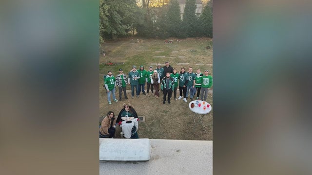 16pkg-rs-eagles-fans-cemetery-tailgate-transfer-frame-2069.jpg 