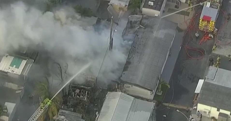 Massive fire in NW Miami-Dade mobile home park