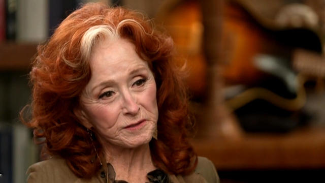 1213-cmo-bonnieraitt.jpg 