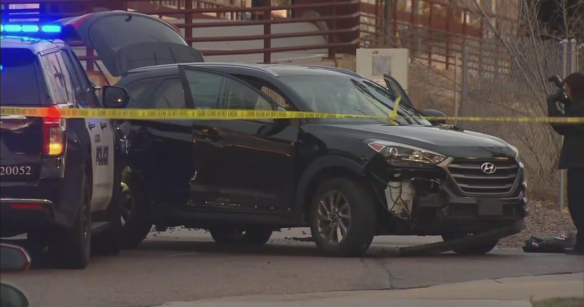 Aurora police say robbery turns into dangerous chase - CBS Colorado