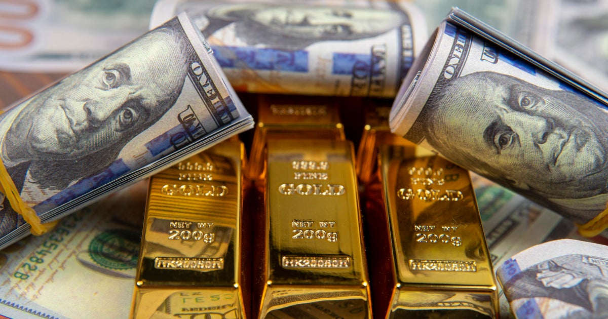 How to invest in gold if you’re worried about the economy, according to experts How to invest in gold if you’re worried about the economy, according to experts