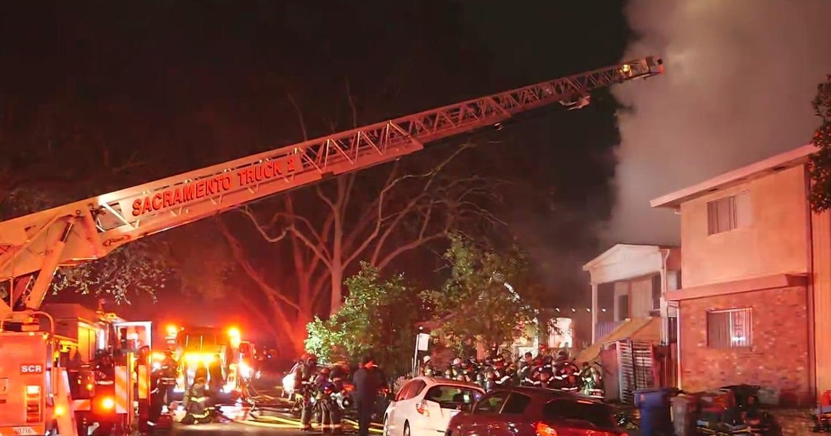 Fire crews battle structure fire in Sacramento's midtown - CBS Sacramento