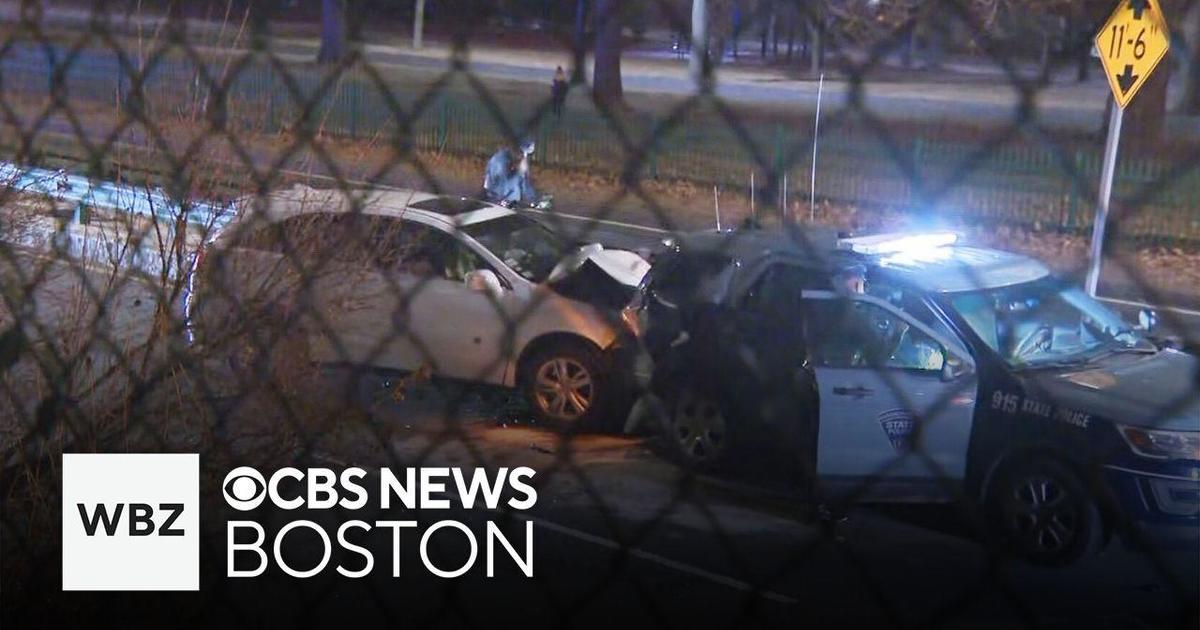 Accused drunk driver crashes into state police cruiser in Boston