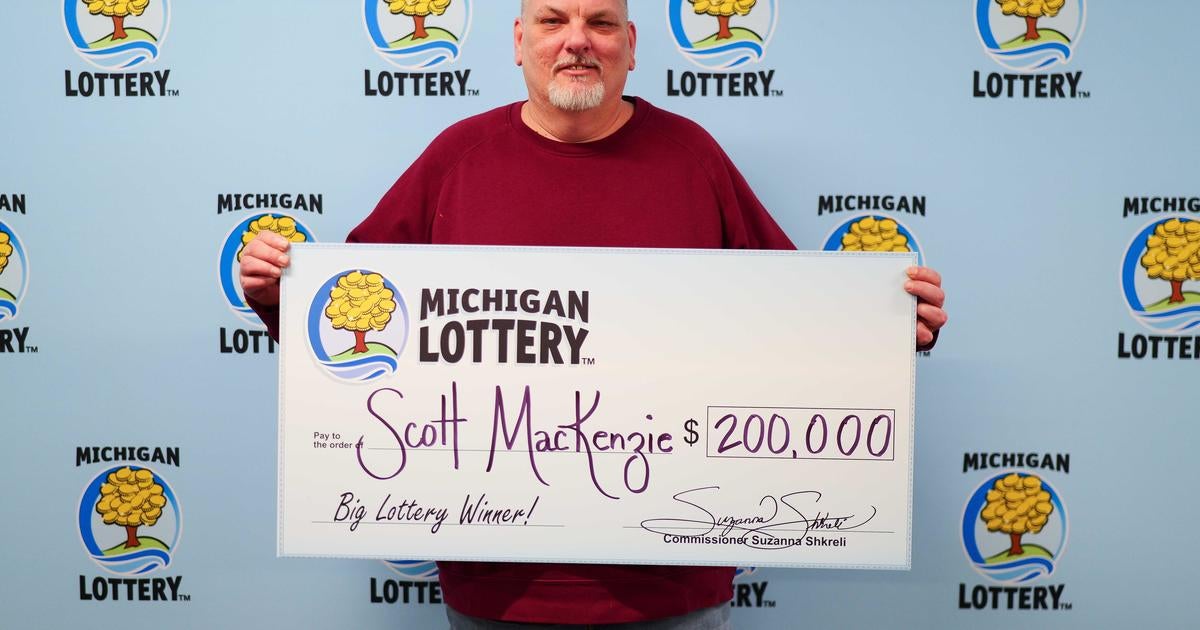 A St. Clair County man wins a 0,000 Powerball prize