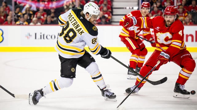 NHL: DEC 17 Bruins at Flames 