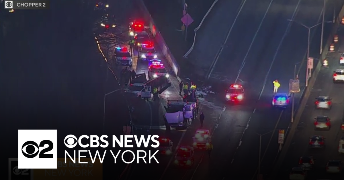 Long Island Expressway westbound lanes closed due to deadly crash - CBS ...