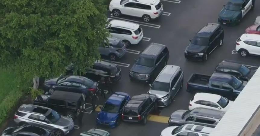 Police chase of carjacker ends in Miami Gardens strip mall parking lot Police chase of carjacker ends in Miami Gardens strip mall parking lot