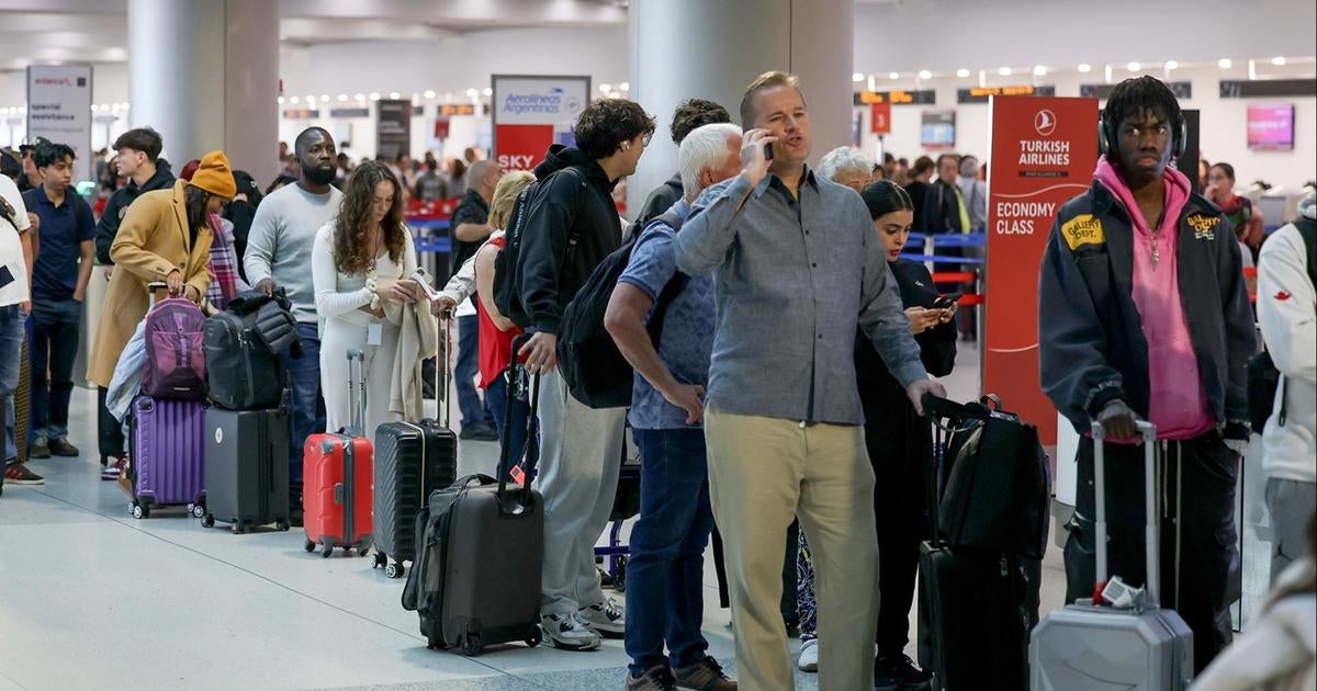 Holiday travel rush underway across U.S.