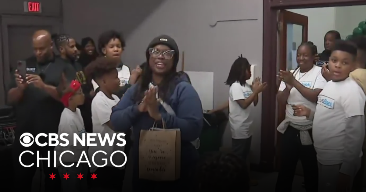 5,000 toys given away at Leo High School in Chicago