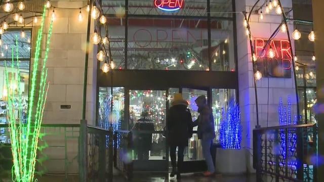 Michiganders scramble for last-minute Christmas shopping 