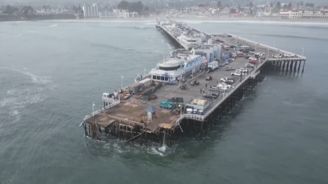 Santa Cruz Wharf collapses 