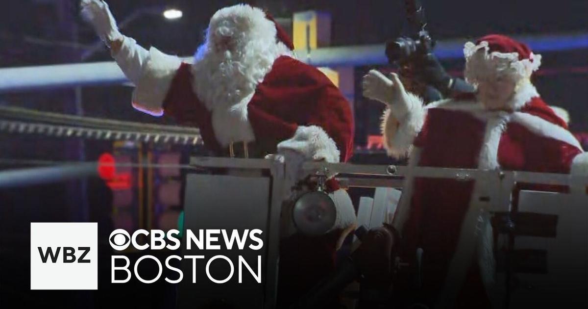 100,000 people attend the Lynn Christmas Eve Parade