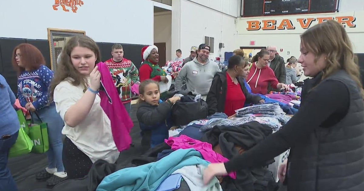 Free meals, clothing, toys given out to Beaver County community members on Christmas - CBS Pittsburgh