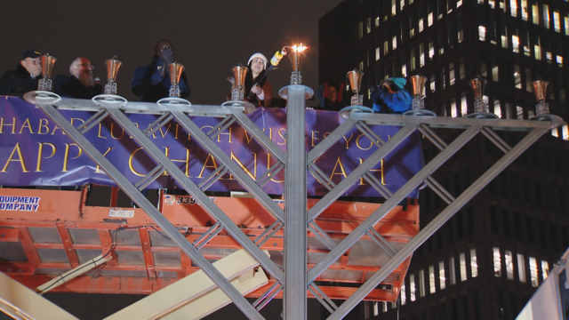 Michigan Jewish community celebrate first day of Hanukkah at Menorah in the D 