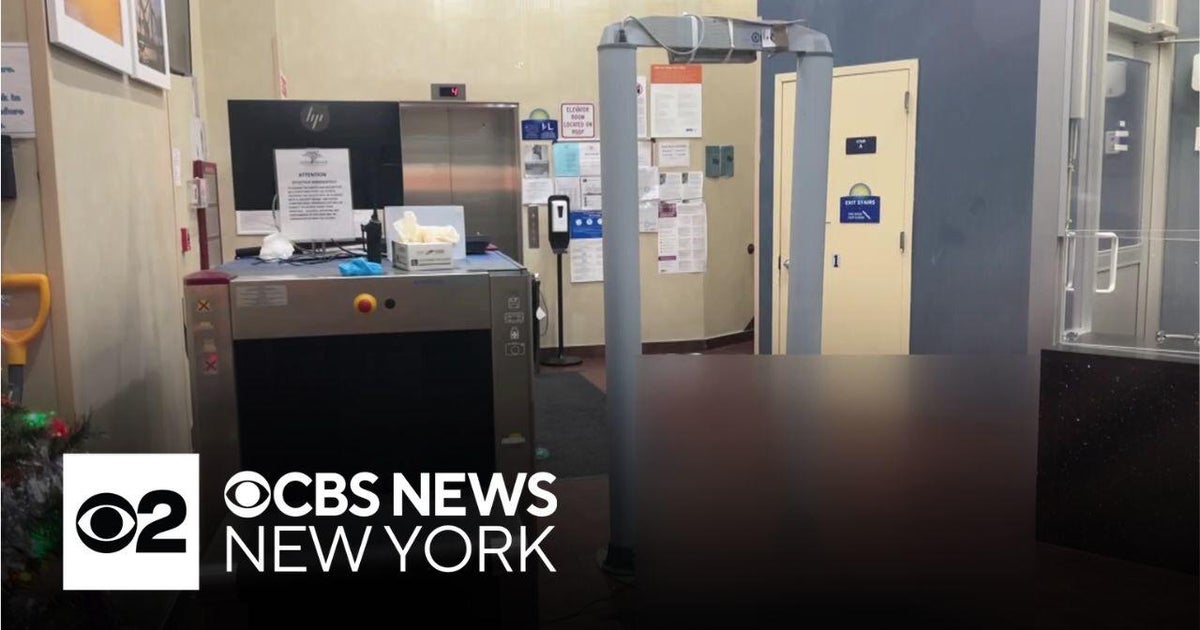 Shelter worker fatally stabbed in Brooklyn - CBS New York