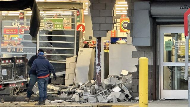 save-a-lot-detroit-building-crash.jpg 